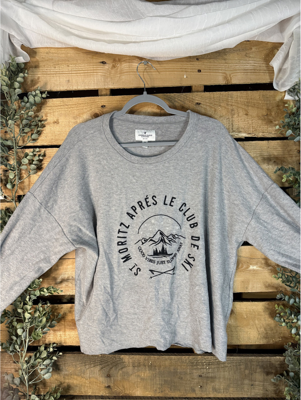 American Eagle embroidered French ski club crewneck XXL